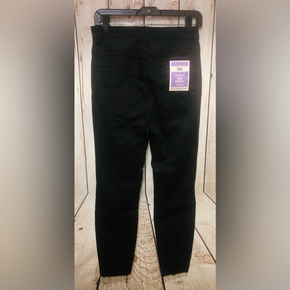 NWT REFUGE 9 Cali Highest Rise Skinny Jeans Size 9 Womens Distressed Torn Frayed - Picture 4 of 9